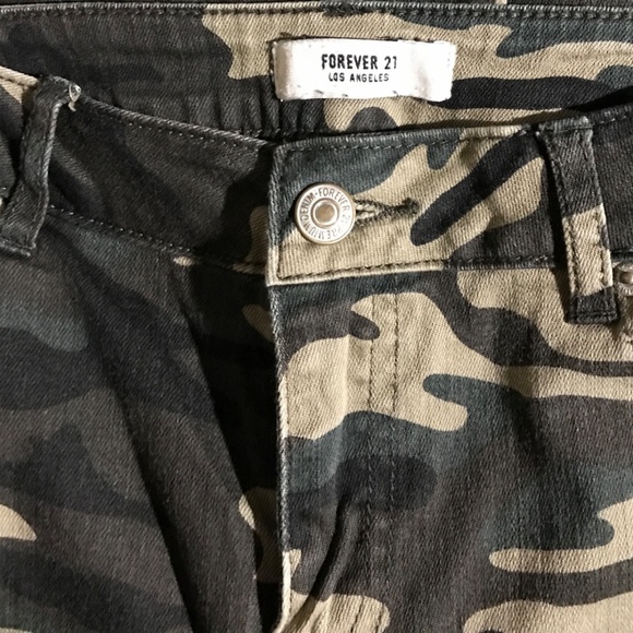 Forever 21 Women’s Green Camo Jegging Pants, U.S Size 31, E.U Size 46 - Picture 3 of 6